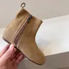 Botas de otoño e invierno para niños estilo coreano retro de gamuza, botines cortos para niñas pequeñas, botas sencillas de suela plana de princesa para bebé