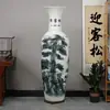 Vaso Grande de Chão Cerâmico Azul e Branco Jingdezhen Pinheiro de Boas-Vindas Estilo Chinês Decoração para Sala de Estar de Casa Ornamentos Grandes para Inauguração