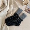 Meias de lã grossas de outono e inverno para mulheres Dongdaemun Retro estilo japonês Wave Dot Pile Meias estilo coreano Meias de cano médio Meias femininas quentes