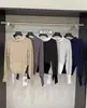 Camada base elegante estilo francês com gola alta e retalhos 2026 outono e inverno novo produto gola redonda pequena suéter listrado bicolor de manga longa