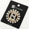 Broche de Aleación de Gama Alta para Mujer, Lujo Ligero con Pedrería, Elegante Pin Fijo Antiexposición, Accesorio para Abrigo con Diseño Floral