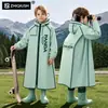 Capa de chuva para crianças que vão para a escola, adequada para meninos e meninas, alunos do ensino fundamental e médio, crianças mais velhas, poncho de chuva longo e durável para meninos e meninas