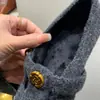 Sapatos Cinza Pelúcia Estilo Tweed com Salto Interno Bico Fino para Mulheres Outono e Inverno Novos Sapatos de Algodão Estilo Francês Mary Jane com Decote Redondo