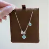 Colar Trevo de Diamante Azul para Mulheres, Estilo Francês, Corrente de Clavícula Versátil, Luxo Leve, Design de Nicho, Novo Modelo de Alta Qualidade