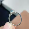 Anillo de Topacio Natural Puro con Piedra Principal Azul Suizo Súper Oscuro Tamaño 5*7mm Plata 925 Trabajo Fino Incrustación