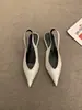 Primer Encuentro: Sandalias Elegantes Cerradas de Punta Plateadas, Zapatos de Hada, Nuevo Estilo Francés Suave de Primavera/Verano 2026