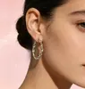 Pendientes de Aro Dorados Más Vendidos para Mujer, Hechos de Aleación de Hierro, Estilo Retro Francés Minimalista, Diseño de Nicho de Lujo Ligero, Pendientes Sencillos