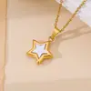 Colar Pingente Concha Design Geométrico de Nicho de Luxo Leve Retrô Francês Coração Redondo Corrente de Clavícula em Aço Titânio Banhado a Ouro