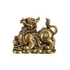 Novo Latão Retrô Pixiu Dinheiro Pisando em uma Bola Ornamento de Pixiu de Cobre Decoração de Mesa de Escritório Artesanato de Cobre