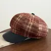 Chapéu octogonal estilo coreano para mulheres, nova moda de rua 2024, estilo retrô de Hong Kong, boina beret xadrez artística com bico de pato