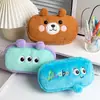 Nueva Bolsa de Lápices Linda de Peluche Gran Capacidad Caja de Papelería para Estudiantes Bolsa de Lápices Cartera de Cuero Enrollable para Lápices Bolsa de Almacenamiento para Escritorio