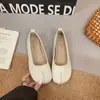 Sapatos retrô de sola macia com bico dividido para mulheres, novos sapatos de balé slip-on Mary Jane outono 2026, mocassins de noite