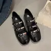Zapatos planos Mary Jane retro de punta cuadrada para mujer, nueva colección otoño 2026, con hebillas metálicas, un diseño lujoso pero versátil, suelas suaves y estilo coreano