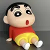 Celebridad de Internet Crayon Shin-Chan Soporte para Teléfono Perezoso Dibujo Animado Vinilo Soporte para Teléfono Figura de Anime Adorno de Escritorio Regalo de Moda