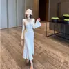 Vestido de punto sensual y minimalista con un diseño minimalista, adecuado para otoño e invierno, con un corte ajustado al cuerpo y falda larga.