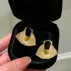 Colgante de abanico de oro tejidoPendientes colgantes con patrón geométrico plisado, un toque de lujo y sofisticación, pendientes elegantes y únicos para mujer