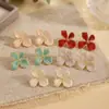 Pendientes de Flor de Esmalte Rayados Elegantes de Lujo Ligero de Venta Caliente Transfronteriza con un Toque de Alta Gama, Pendientes Florales de Acero Inoxidable Modernos y Versátiles