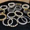 Pulseira Aberta de Duas Camadas com Pérolas e Cristais de Diamante, Pulseira de Luxo Leve e de Alta Qualidade, Elegante, Moderna e Exquisite, Pulseira Versátil para Mulheres