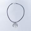 Collar Clásico de Metal Transfronterizo Plata Antigua Calado Planta Auspiciosa Árbol de la Vida Cuerda de Cuero Moda Europea y Americana Colgante Decoración DIY