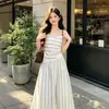 Vestido de tirantes de espagueti a rayas retro estilo francés para mujer, Nuevo modelo Verano 2026, Elegante y entallado, Vestido largo que ciñe la cintura
