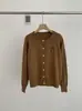 Cardigan de Tricô Gola Redonda Macio e Versátil Ursinho Jogador Slim Fit Casaco Suéter College Preto Tamanho Único Algodão