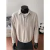 Otoño 2026 Nuevo Camisa de Manga Larga a Rayas Verticales con Cuello en V de Moda Estilo Coreano para Hombre Ropa de Abrigo de Otoño para Hombre Tendencia