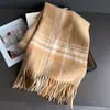 Cachecol Xadrez Casual Moda Outono e Inverno Quente Xale Feminino Versátil Roupa de Trabalho Fio de Lã com Franjas Cachecol de Imitação de Caxemira