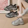 Zapatillas tipo dad con cordones, suela gruesa, cómodas y casuales para otoño, nuevas zapatillas deportivas de cuero para mujer, diseño color-block 2026, zapatillas atléticas versátiles, zapatillas para correr