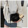 Bolso de basura popular de este año 2024, bolso de hombro con cadena explosiva de moda, bolso tipo cubo colgante para mujer