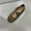 Sapatos Mary Jane femininos 2026, novo estilo retrô de outono, versáteis com fecho de velcro, sapatilhas de bico raso para uso ao ar livre, inspirados em Chanel