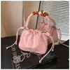 Bolso Cubo Acolchado de Moda con Cordón y Cadena, Bolso de Mano Versátil para el Trabajo, Elegante Bolso de Hombro y Cruzado para Mujer