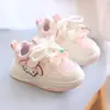 Zapatos para Niña Primavera y Otoño Nuevos Modelos Zapatillas Transfronterizas Infantiles Transpirables para Niños Pequeños Zapatos Deportivos de Suela Suave Zapatos Blancos de Moda para Niña