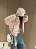 Jaqueta acolchoada estilo 2026 para mulheres, curta estilo coreano, corte solto, quente, com capuz, adequada para figuras petite