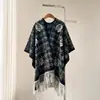 Chal a cuadros con estampado de rosas burdeos para mujer, estilo nuevo, suave y elegante, capa con flecos, abrigo exterior cálido para otoño e invierno