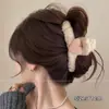 Accesorio para el cabello de pinza de tiburón marrón, de bajo volumen, esponjoso, para peinado semi-recogido, pinza grande de oso para el cabello, pinza de garra con orejas de gato y borla elegante para mujer