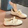 Tênis de Treino Estilo Ballet para Mulheres, Nova Moda Primavera 2026, Simples Estilo Coreano Plano Sola Macia Versátil Casual Sapatos Brancos