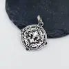 Colar Mãos em Oração Masculino Vintage Desgastado Pingente Redondo de Marca Tendência Personalizado Estilo Hip Hop Corrente para Clavícula Masculina e Feminina