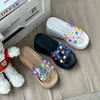 Zuecos Modelo Nuevo 2025 con Suelas Suaves, Zapatos de Punta Cerrada de Moda para Parejas, Estilo Media Pantufla, Adecuados para Enfermeras, Ligeros para Usar en la Playa