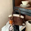 Bolso de axila retro de alta costura para mujer, nuevo modelo de invierno 2026, bolso de mano casual de gran capacidad, bolso tipo cubo, bolso de hombro