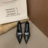 Zapatos de tacón de aguja para mujer estilo vintage 2026, de punta fina, sin cordones, adecuados para ir al trabajo, tacones altos poco profundos estilo francés