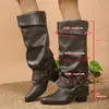 Botas de campana retro con punta y remaches, nuevo estilo otoño/invierno 2026, estilo chica picante del páramo, tacón grueso negro con hebilla metálica, botas apiladas