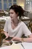 Nuevo Estilo Top Holgado Sencillo de Manga Corta para Mujeres Petites, Corte Relajado, Camiseta de Verano con Cuello en V y Bordes Enrollados, Efecto Adelgazante