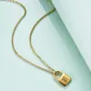 Collar de Acero Inoxidable con Colgante de Acero de Titanio Chapado en Oro de 18K Transfronterizo Europeo y Americano 19mm Candado Grabado con Láser 26 Iniciales Personalizadas