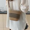 Bolsa Popular de Verão Feminina 2024 Nova Moda Casual Transversal Palha Trançada Versátil Pequena Fresca Bolsa de Palha Trançada