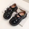 Sapatos de couro estilo coreano para meninas, novo modelo outono 2026, sapatos estilo princesa com laço, alta aparência, sola macia para bebês meninas