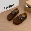Zapatos de moda estilo mula, de suela gruesa, corte bajo, modelo 2026, con hebilla de cinturón, diseñados tanto para interiores como para exteriores, con un tacón oculto para mayor altura y un nuevo diseño de suela gruesa