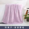 Toalla de baño drapable multifuncional toalla de baño absorbente ampliada de vellón de coral delantal de baño portátil para el hogar fabricantes al por mayor