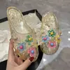 Popular en Xiaohongshu: Decoraciones de zapatos de cristal, accesorios florales, sandalias de cristal, flores para zapatos, pantuflas, zapatos de gelatina coreanos, zuecos