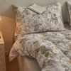 Juego de ropa de cama de cuatro piezas estilo pastoral con estampado floral de gasa de doble capa de algodón puro sábana de algodón con estampado de dibujos animados funda de edredón se puede dormir en ropa interior ropa de cama