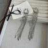 Pendientes largos de borla con temperamento exagerado europeo y americano, clip para hueso de la oreja sin perforación, moda femenina simple, diseño de nicho de alto sentido